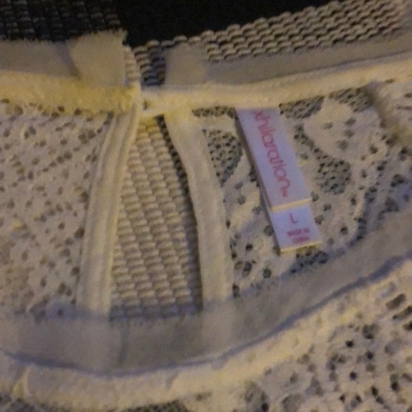 Sheer lace blouse - Picture 3 of 4